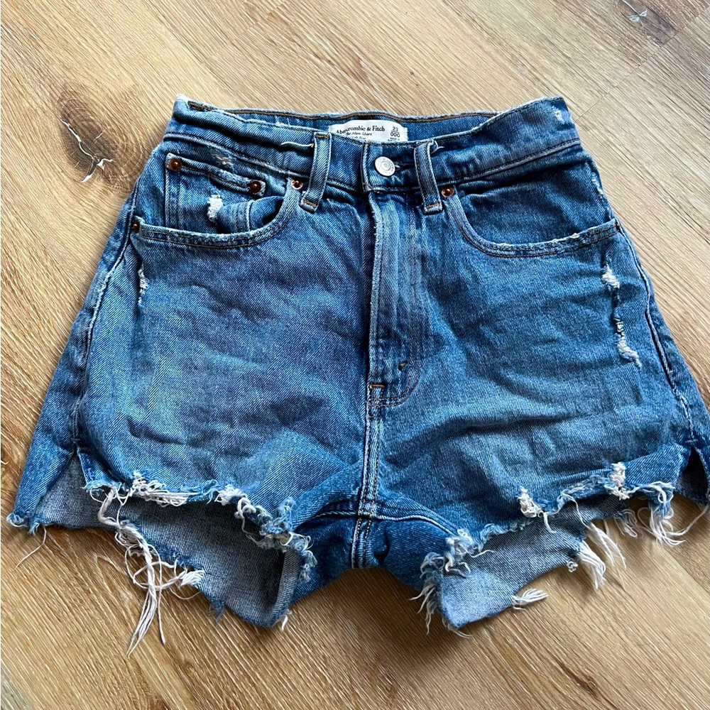 Abercrombie curve love mom shorts